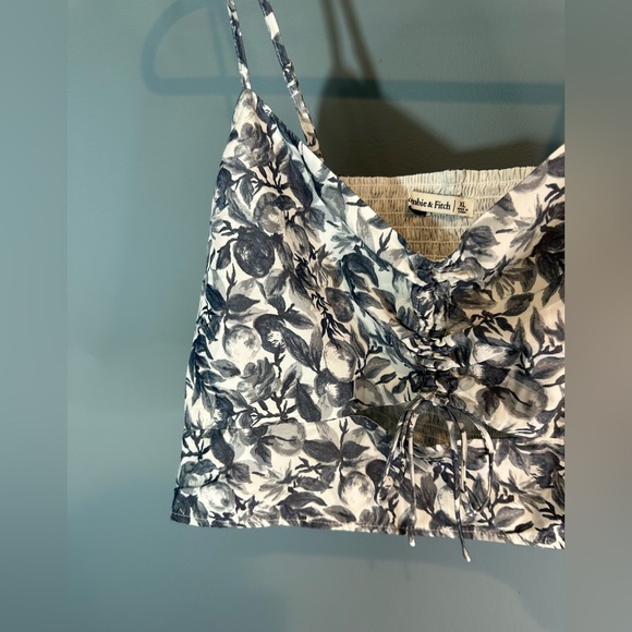 Abercrombie & Fitch Blue/Grey Floral Cinched Crop Top with Cut-out - Picture 5 of 7